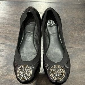 Black Tory Burch Caroline 2 flats great condition